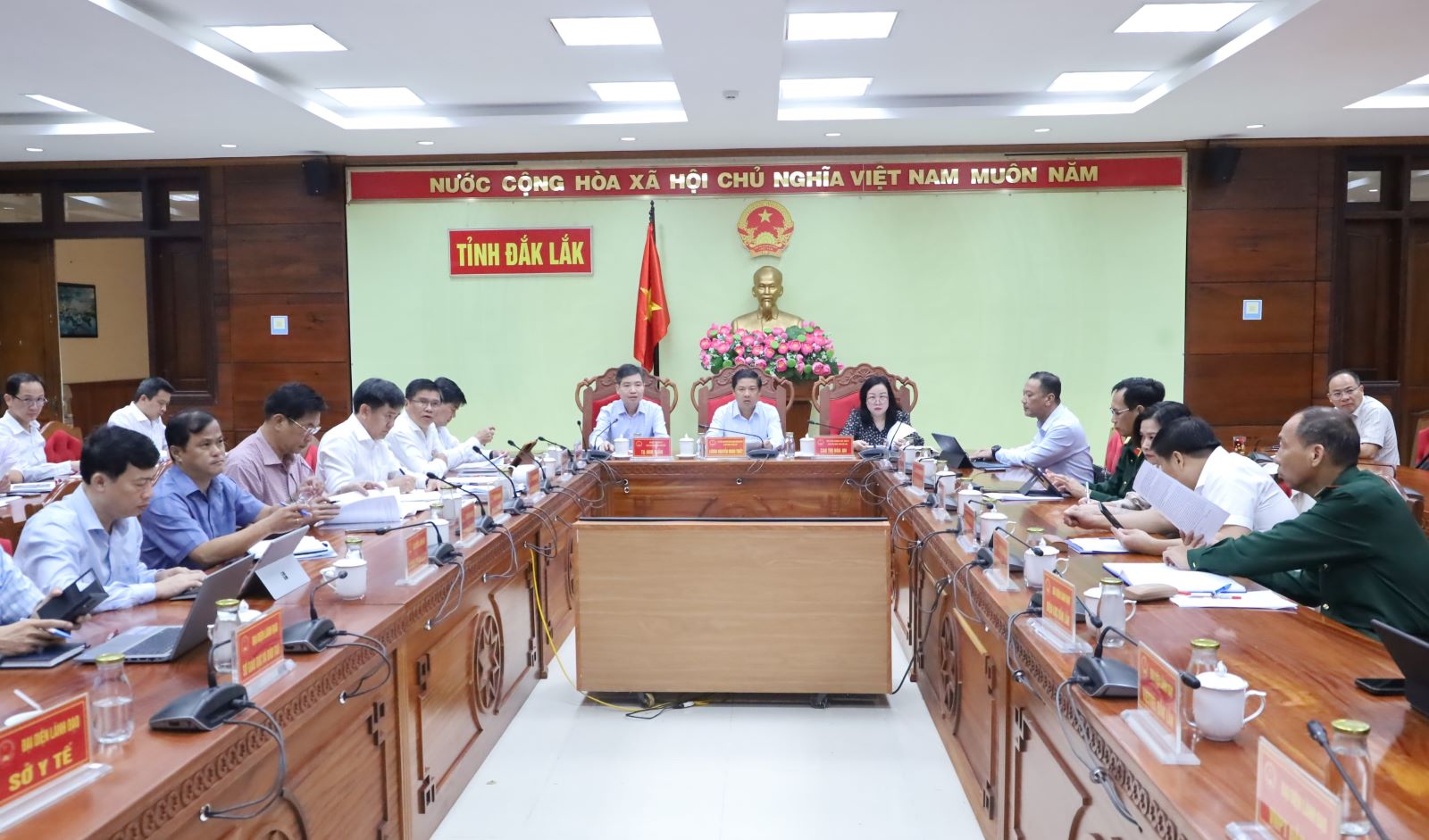 Đẩy nhanh công tác khắc phục, ổn định đời sống Nhân dân sau bão số 13